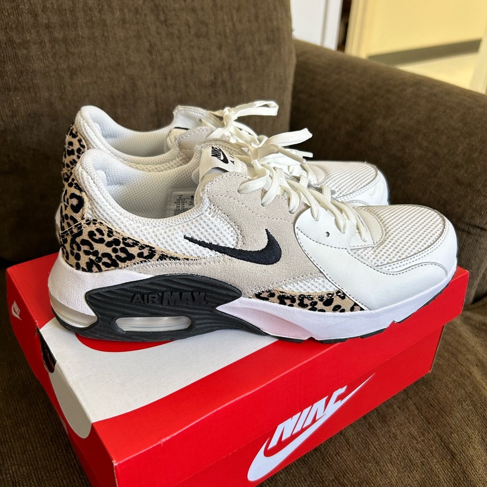 Nike Women's Air Max White and Black Sneakers